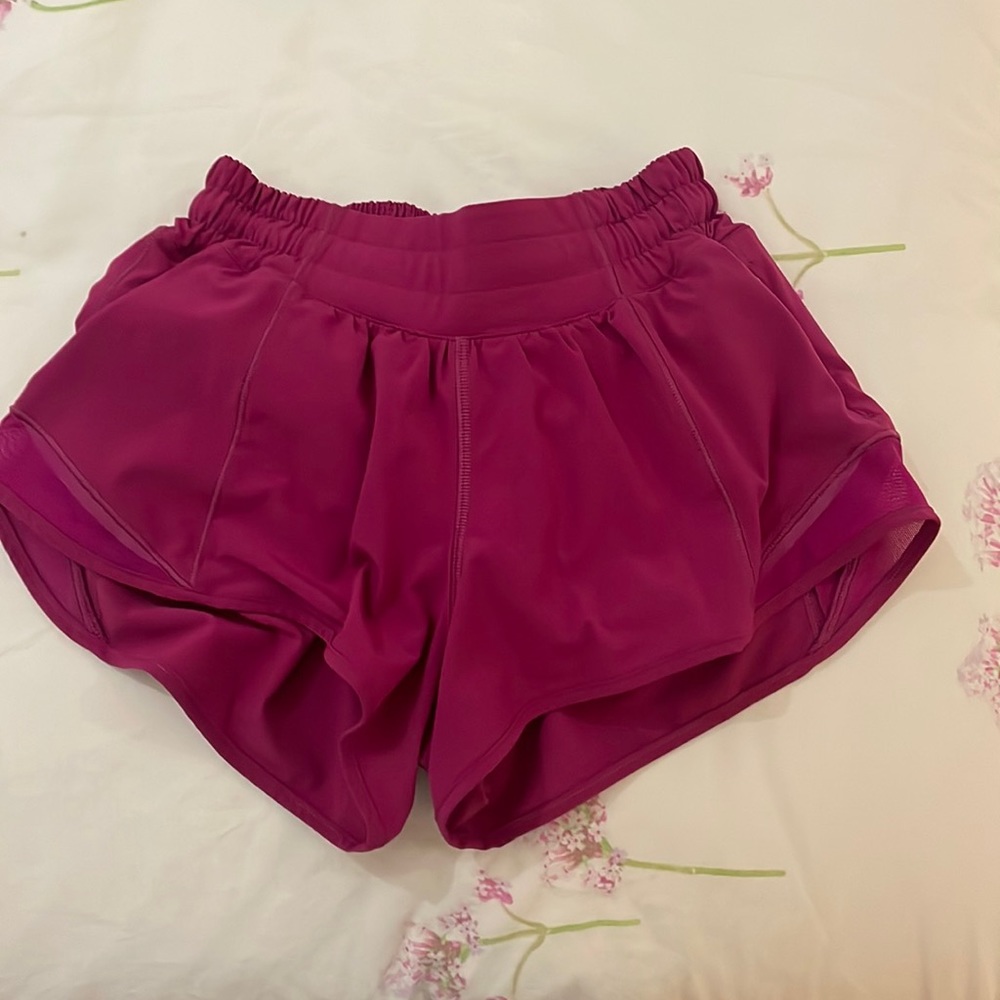 lululemon shorts hottie hots 2.5